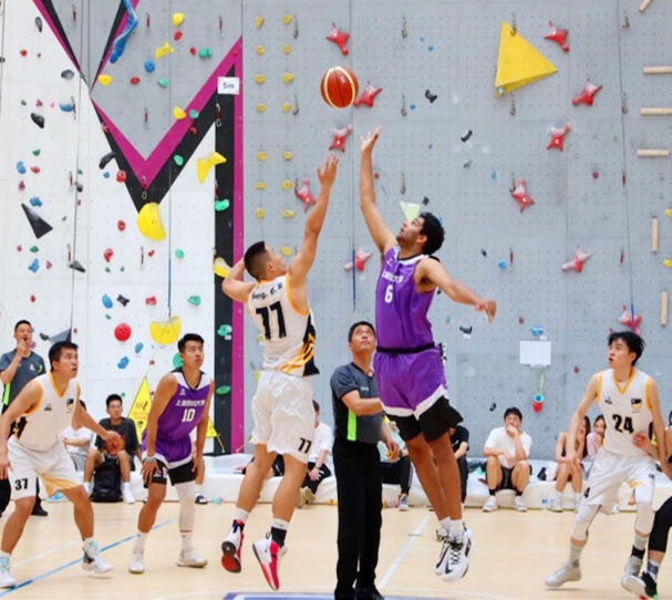 为什么跑垒员绕垒时必须踩踏垒包角